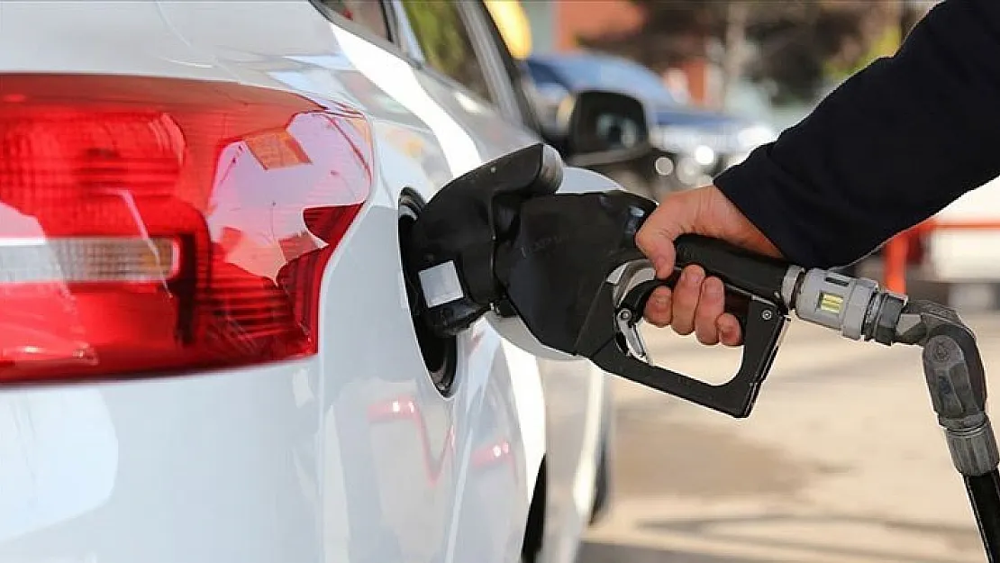 Benzin motorin ve LPG son dakika! Yeni dönem başladı: 2,39 TL lira zam yapıldı! İşte yeni akaryakıt fiyatları