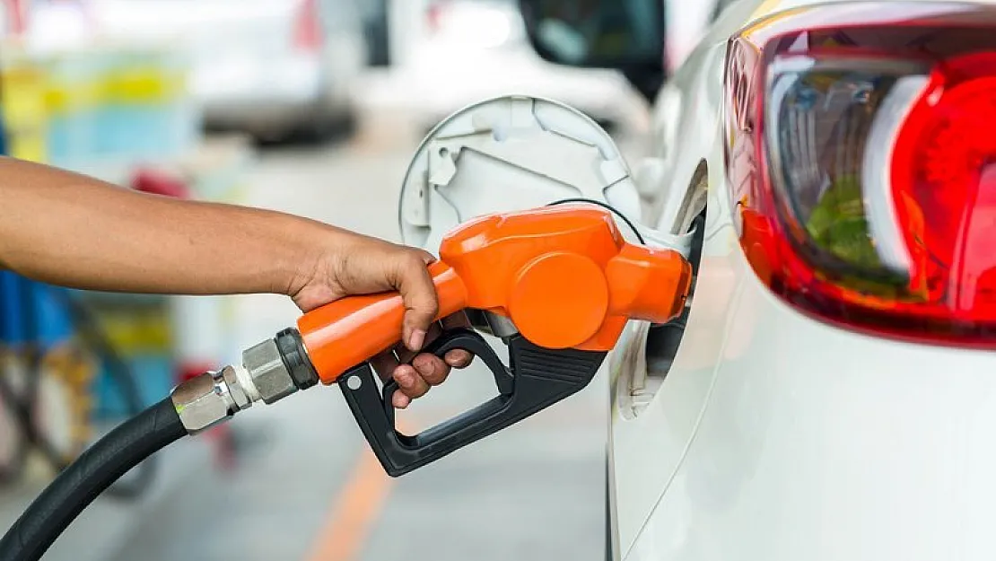 Benzin, motorin ve LPG'li araç sahiplerine darbe üstüne darbe! Akaryakıt fiyatlarına çok büyük bir zam daha