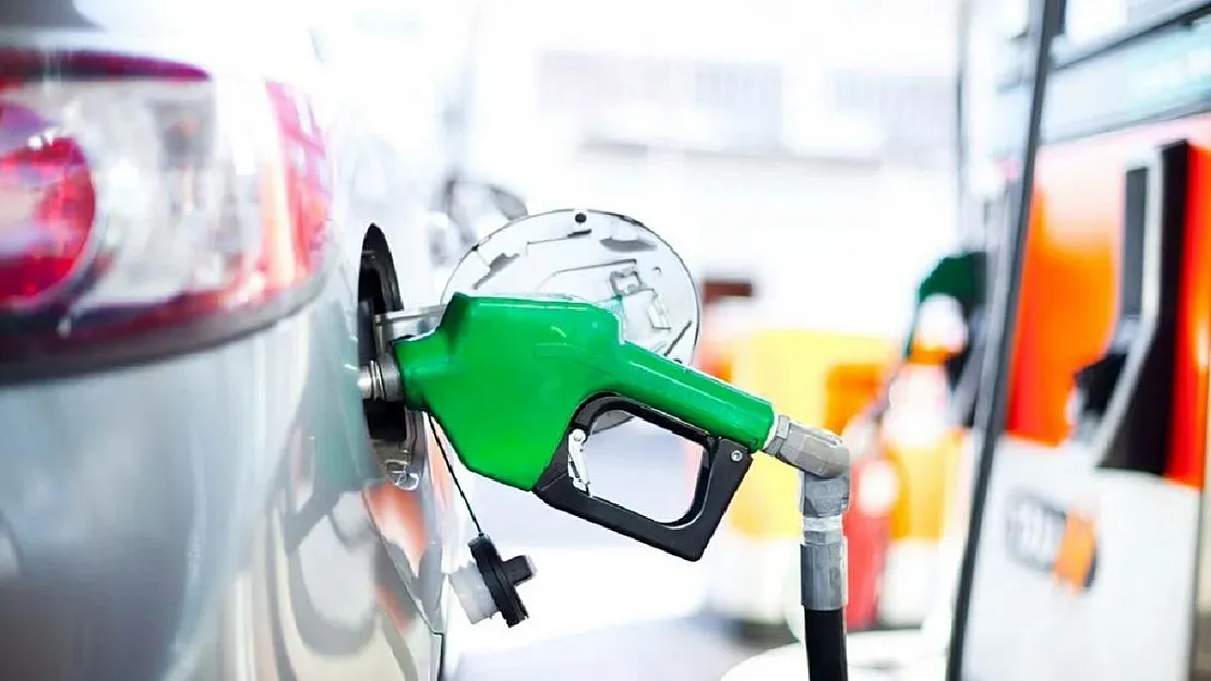 Benzin ve motorine indirim sonrasında yeni zam! Bu geceden itibaren akaryakıt fiyatları ne kadar olacak?