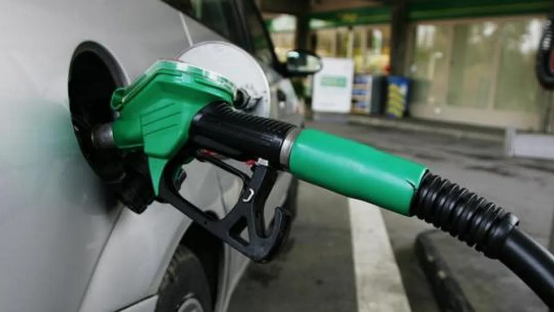 Benzine Bir Büyük İndirim Daha ! Pompa Fiyatlarına Yansıyacak Mı?