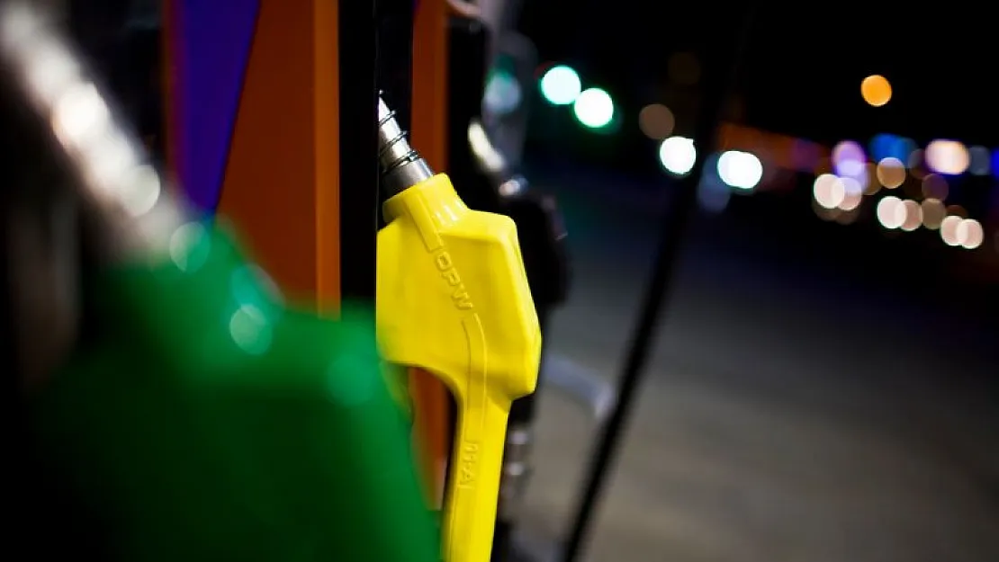 Benzine Ve Motorine Bir İndirim Daha! Bugünden İtibaren Geçerli Olacak!
