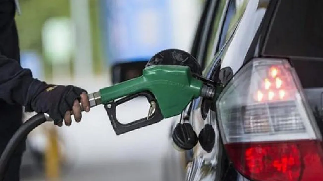 Benzine yeniden zam! Gece yarısından itibaren başlıyor!