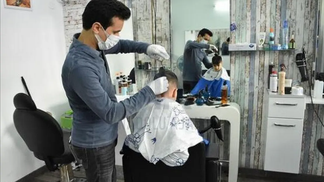 Berberler açılıyor, 60 yaş üstü ve 20 yaş altındakilerin sokağa çıkma yasağı esnetiliyor!