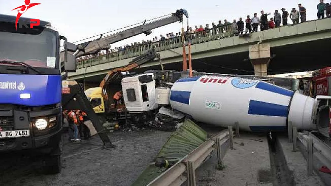 Beton Mikseri Köprüden Aracın Üstüne Uçtu! Ölü ve Yaralılar Var