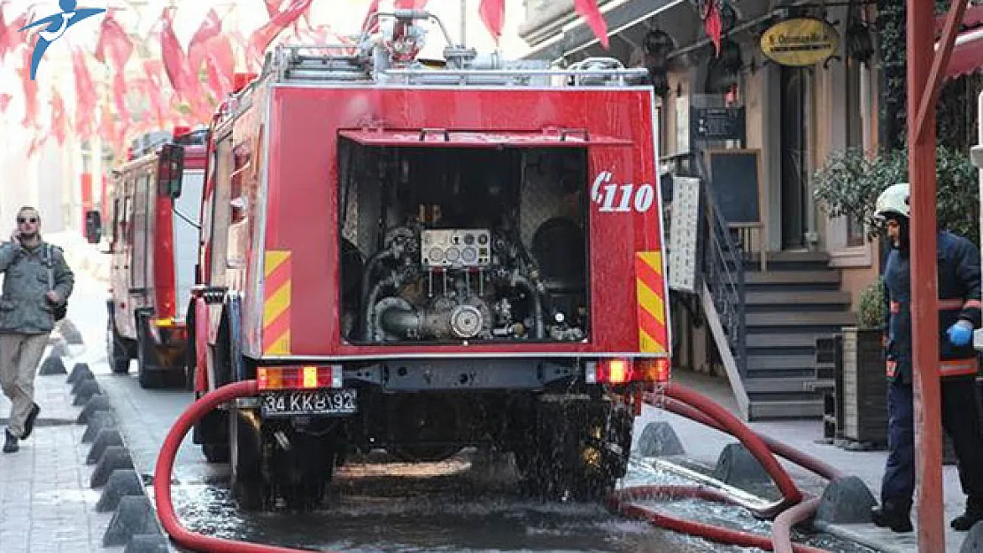 Beyoğlu İstiklal Caddesi'nde Yangın Çıktı!