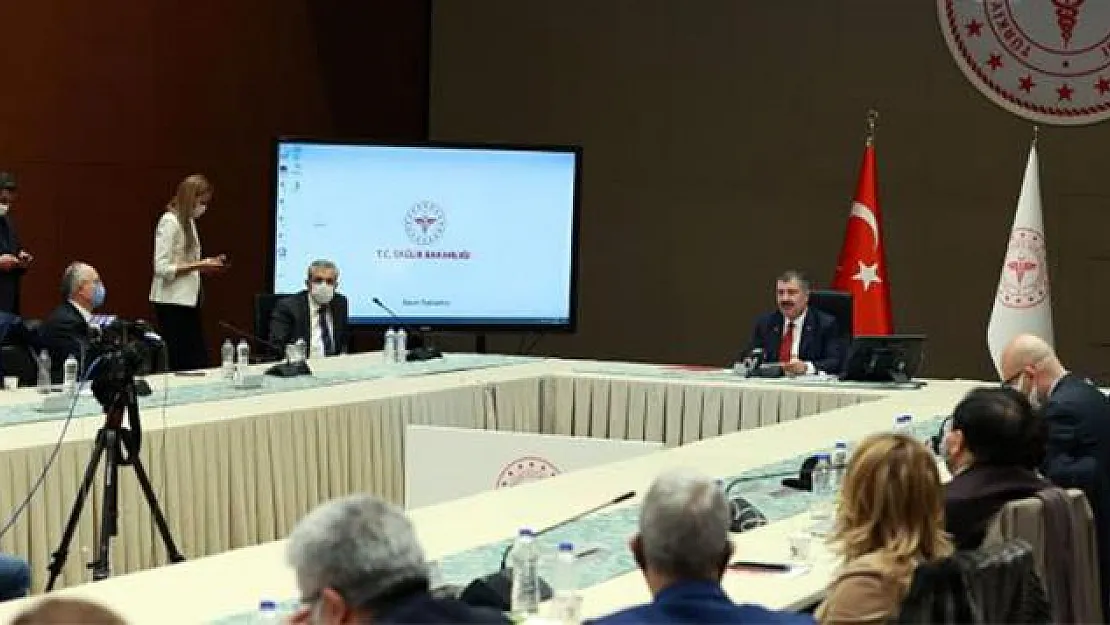 Bilim Kurulu toplantısı başladı! 30 bine dayanan vakalar kısıtlamaları geri getirebilir!