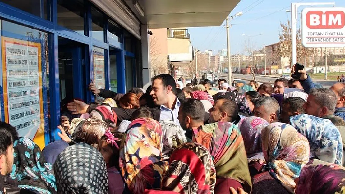 BİM süper dev Kasım ayı indirimlerini açıkladı: Hızlı olan kapacak! BİM şubelerinin önünde uzun kuyruklar olacak