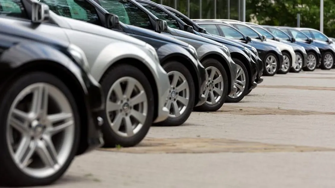 Bir çift farını bile bu fiyata alamayacağınız otomobiller inanılmaz ucuzlukta satılıyor! Yeni model arabalar çok ucuz fiyatlara kaçırılmayacak fırsatlarla satılıyor