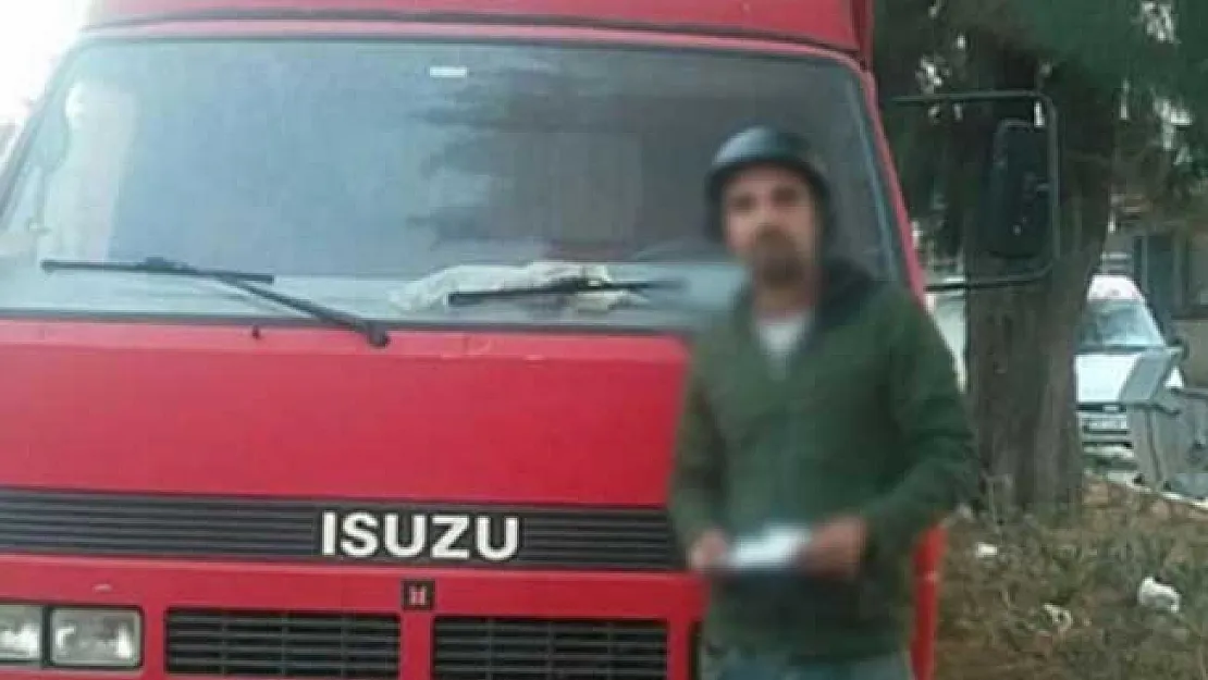 Bir İlginç Trafik Cezası! Kamyonet Şoförüne Kask Kullanmama Nedeniyle Ceza Kesildi!