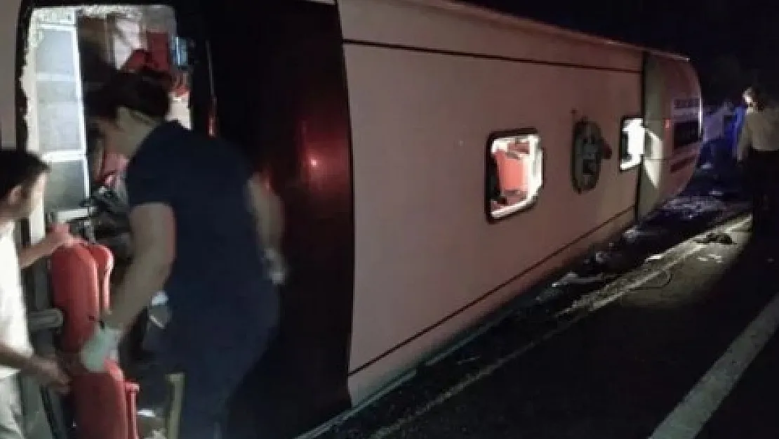 Bir kötü haber de Denizli'den geldi: dolu yolcu otobüsü devrildi! 34 yolcudan 28'i..
