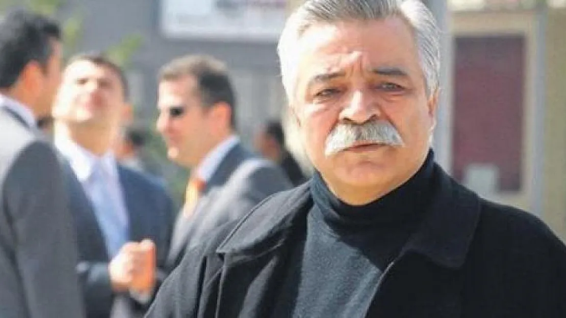 Bir Süredir Tedavi Gören Ozan Arif Hayatını Kaybetti !