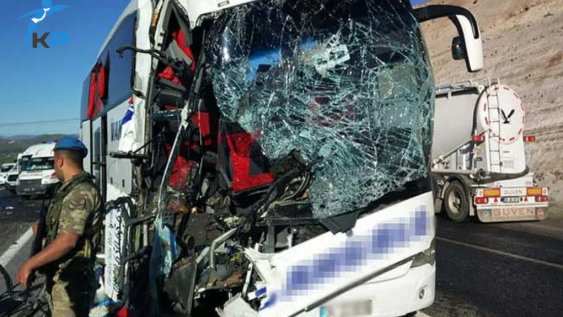 Bir Yolcu Otobüsü Kazası Daha ! Ölü ve Çok Sayıda Yaralı Var