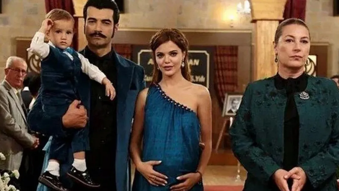 Bir Zamanlar Çukurova dizisinin oyuncusu ve kızı enkaz altında hayatını kaybetti! Adana'daki evleri yıkıldı