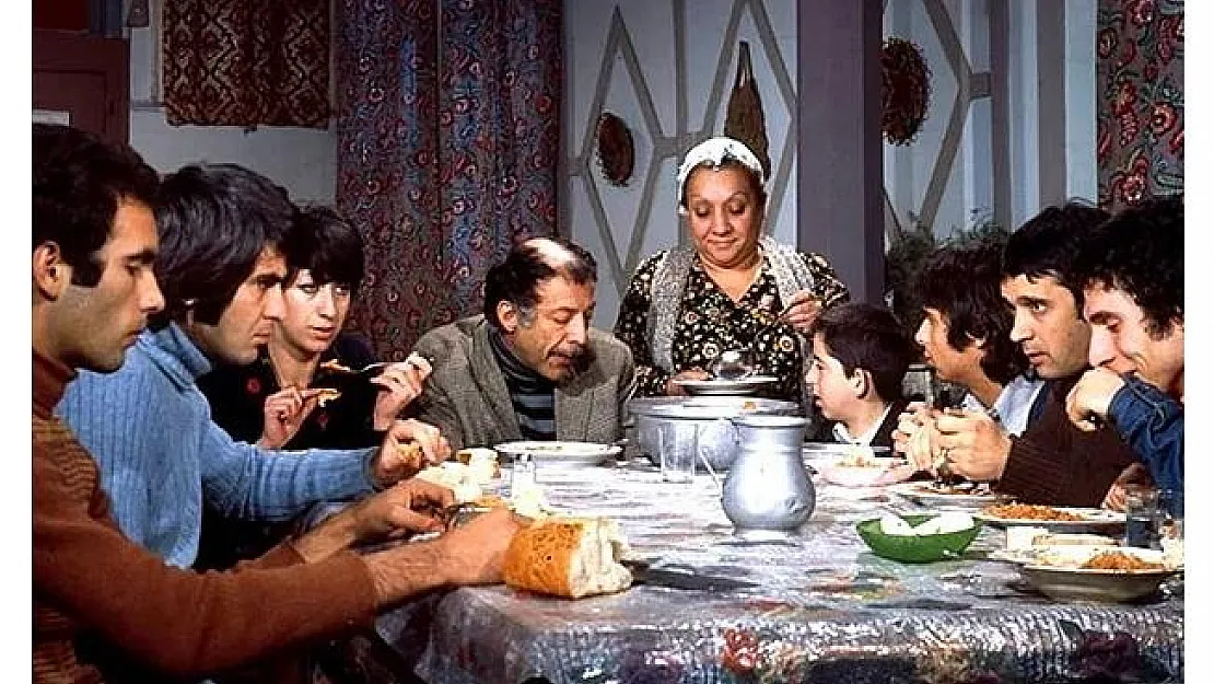 Bizim Aile Türk filmi ne zaman çekildi? Bizim Aile filminin konusu nedir? İşte Bizim Aile filmi hakkında merak edilen her şey..