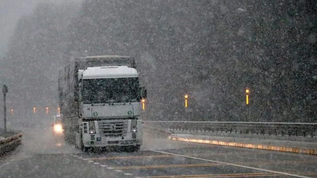 Bolu Dağı'nda kar yağışı