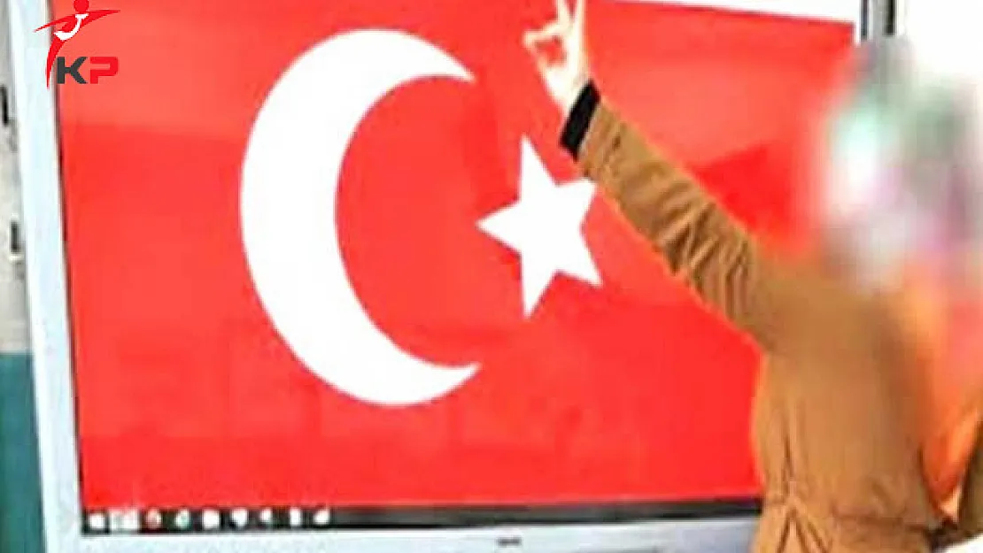 Bozkurt İşareti Yaptığı İçin Kovulduğu İddia Edilen Öğretmen, İstifa Etmiş