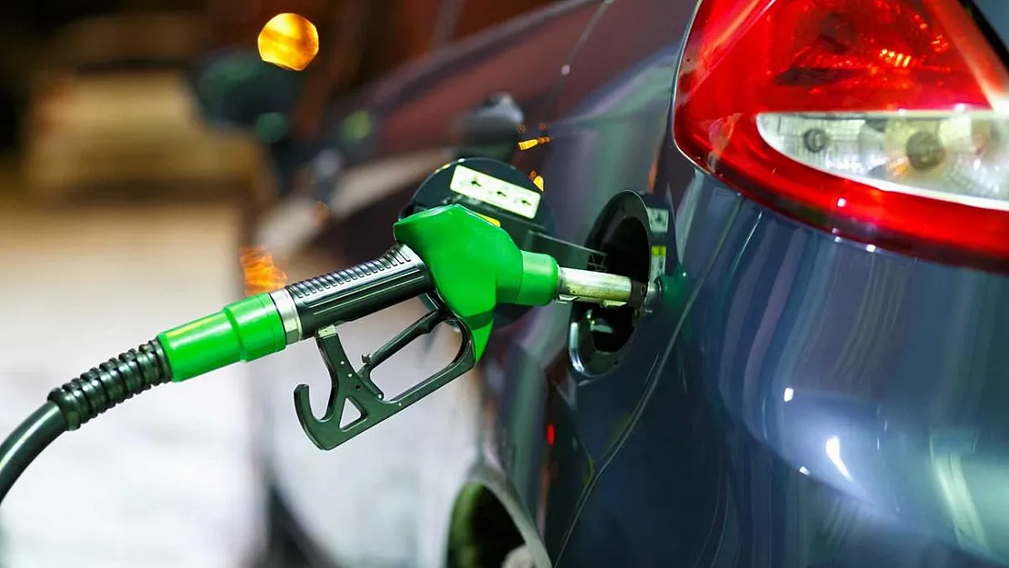 Bugün benzin motorin ve LPG indirimi başladı! Bugün arabasına akaryakıt veya otogaz alacaklara indirim yapılacak