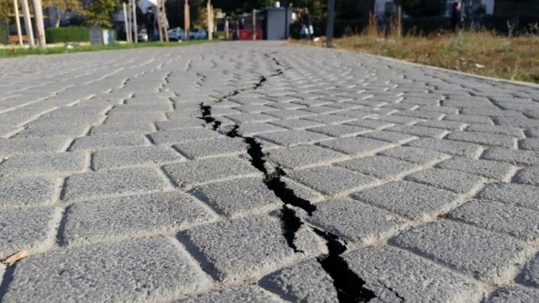Bugün meydana gelen deprem sonrası flaş açıklama: En son 6.9 büyüklüğünde gerçekleşti!