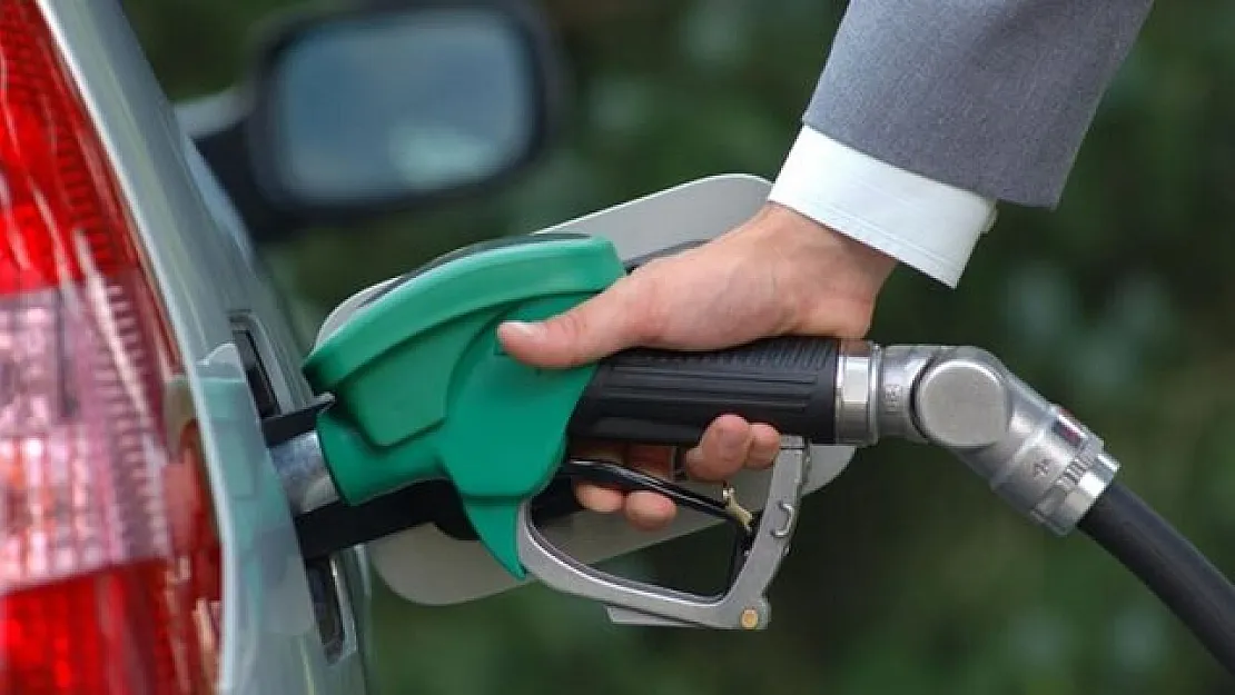 Bugünden itibaren geçerli olacak: Motorine okkalı zam geldi! Araç sahipleri fiyatları takip edemiyor