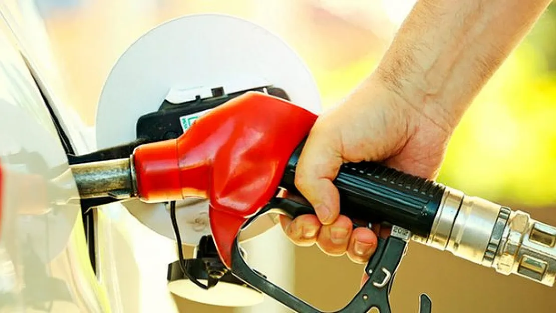 Bugünün ikinci müjdesi geldi: Benzin motorin ve Lpg'ye dev indirim yapıldı! İşte yeni yakıt fiyatları