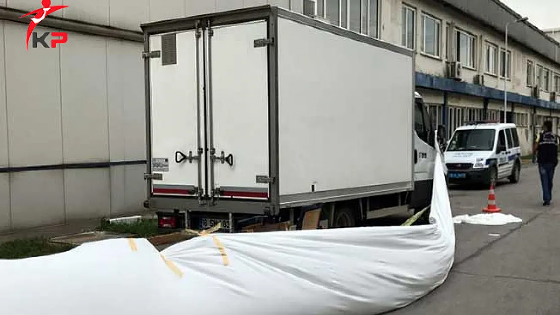 Bursa'da Ekmek Kamyoneti Fabrikada Çalışan Kadını Ezdi