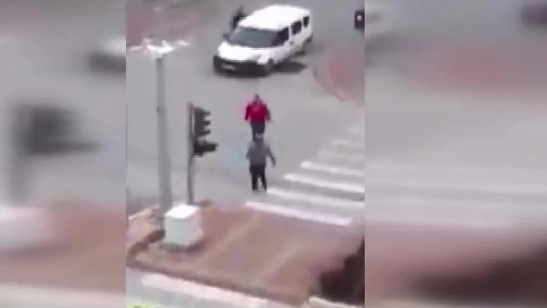 Cani baba 4 aylık bebeğinin boğazına bıçak dayadı!