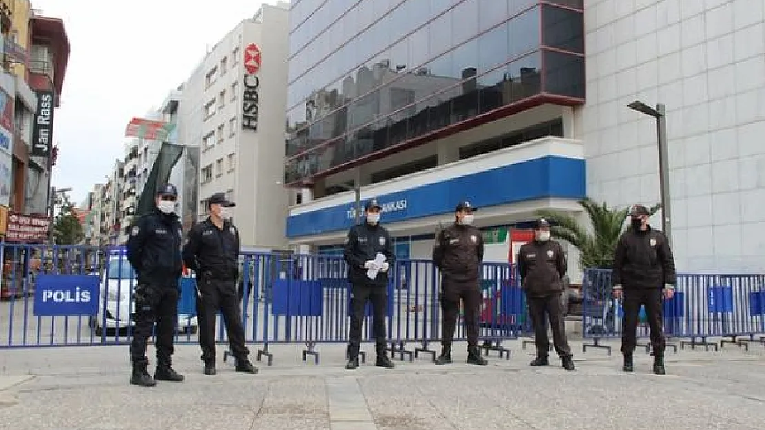 Çarşı girişleri polis barikatı ile kapatıldı!