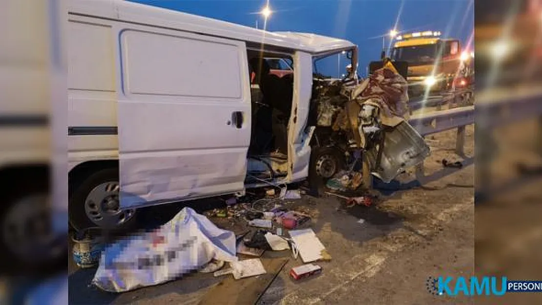 Çekmeköy Şile Yolu Ömerli Kavşağı'nda Feci Trafik Kazası! Kapalı Kasa Panelvan Bariyerlere Ok Gibi Saplandı!