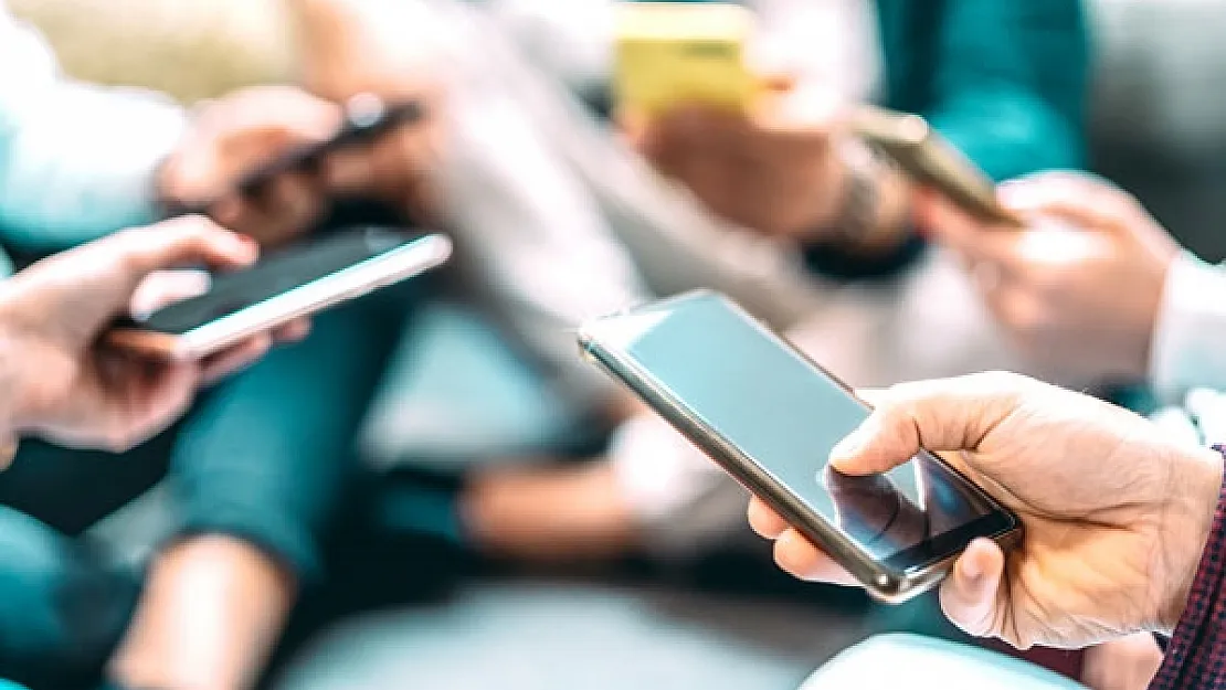 Cep telefonlarıyla ilgili önemli düzenleme! 7 yıl şartı geldi!