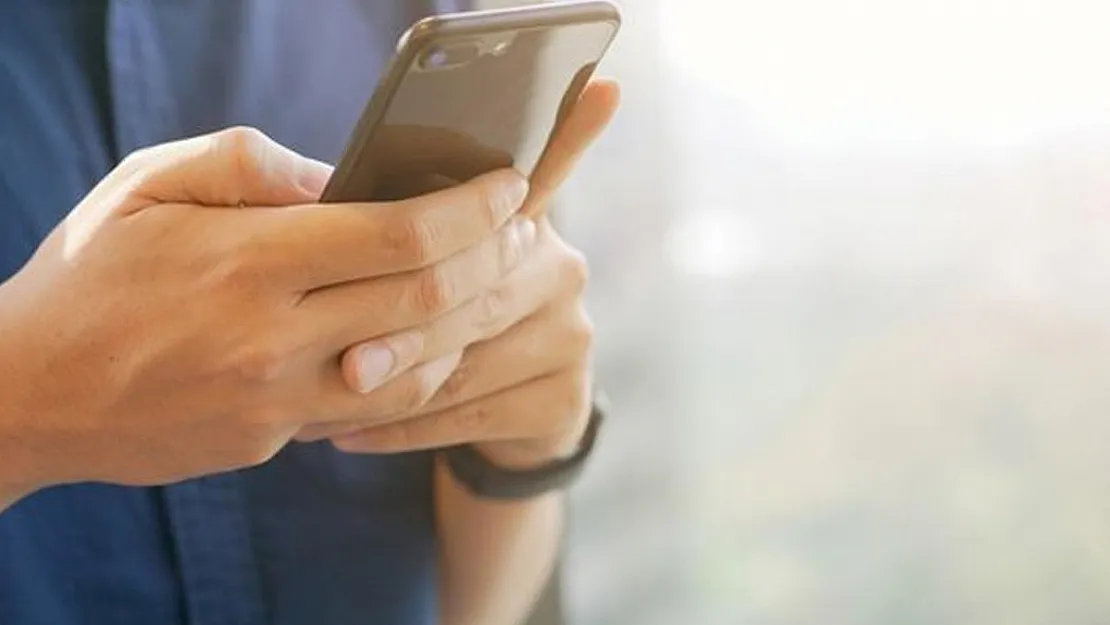 Cep telefonunda bu uygulama olanlar dikkat: Mikrofon erişimi ile ortam dinlemesi yapıyor!