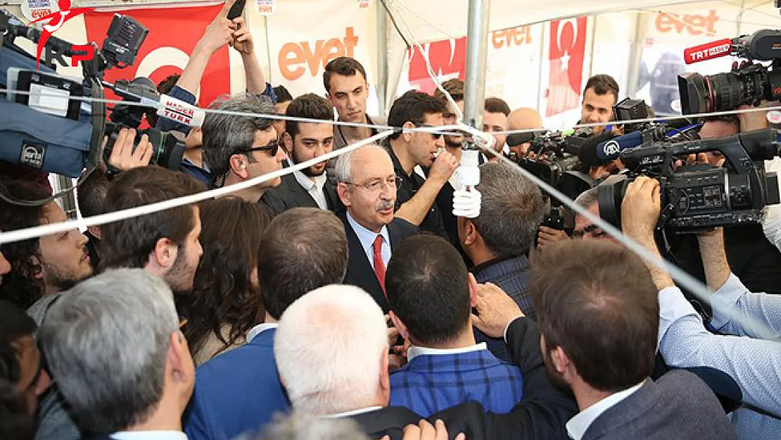 CHP Lideri Kılıçdaroğlu 'Evet' Çadırını Ziyaret Etti