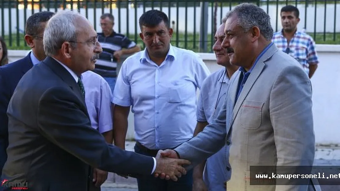CHP Lideri Şehit Ailesine Taziye Ziyaretinde Bulundu