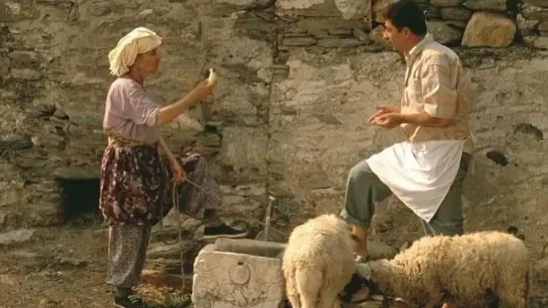 Çoban Teyze karakteriyle tanınan Muğlalı Sultan Kadem kalp krizi sebebiyle hayatını kaybetti! Muğlalı Sultan Kadem kimdir?