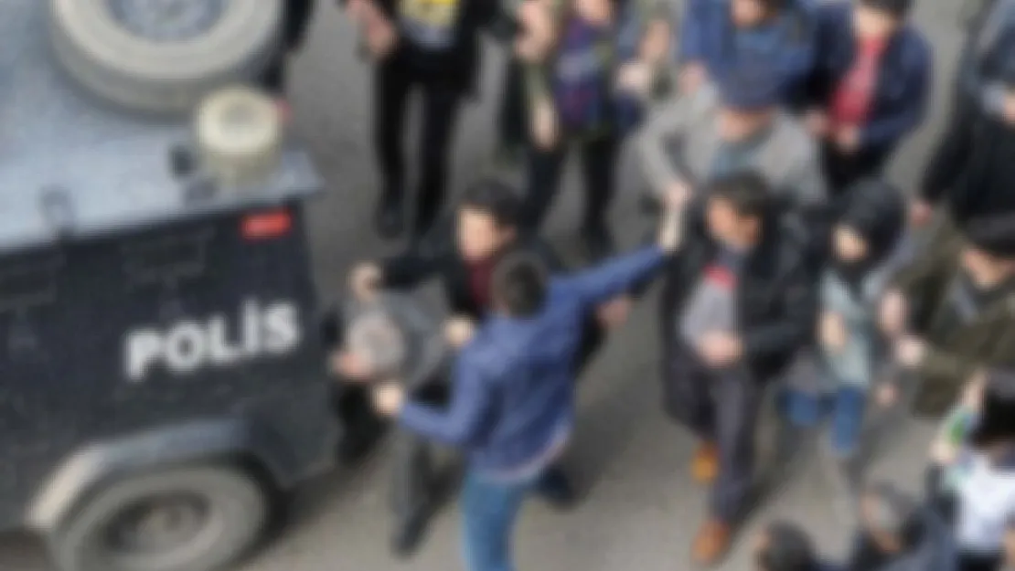Çocuğa Taciz Şüphelisini Linçten Polisler Kurtardı!