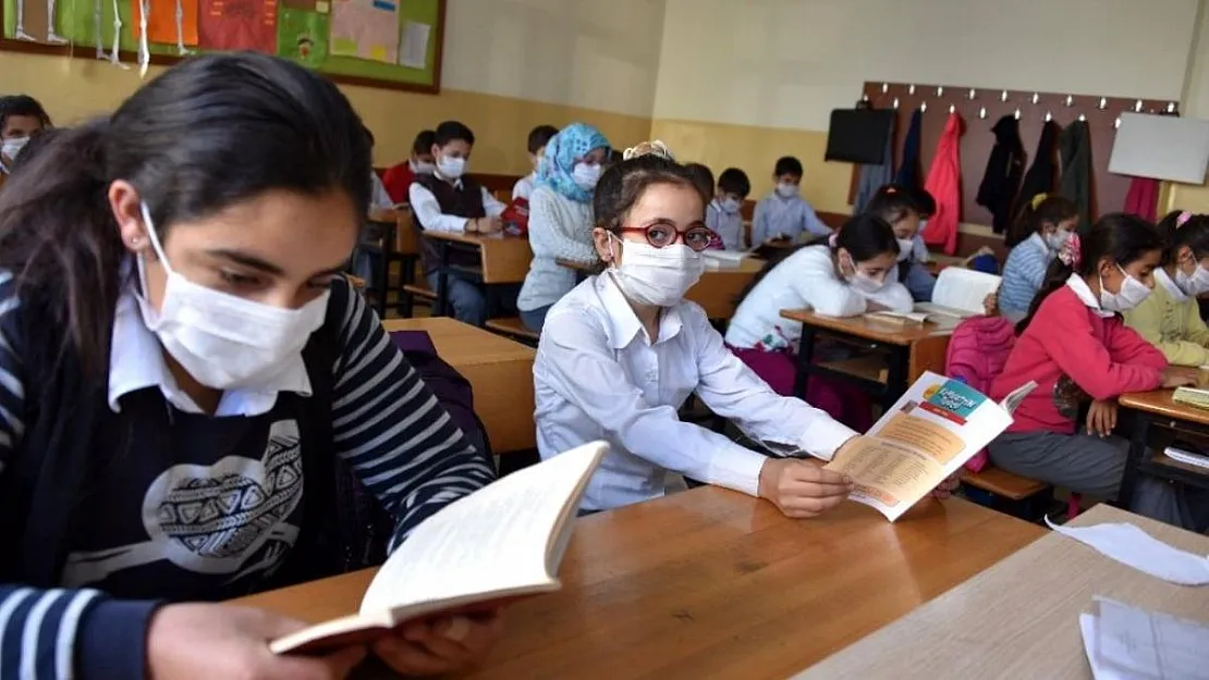 Çocuklarını okula göndermeyecekler dikkat! Bakan Selçuk tüm detayları açıkladı