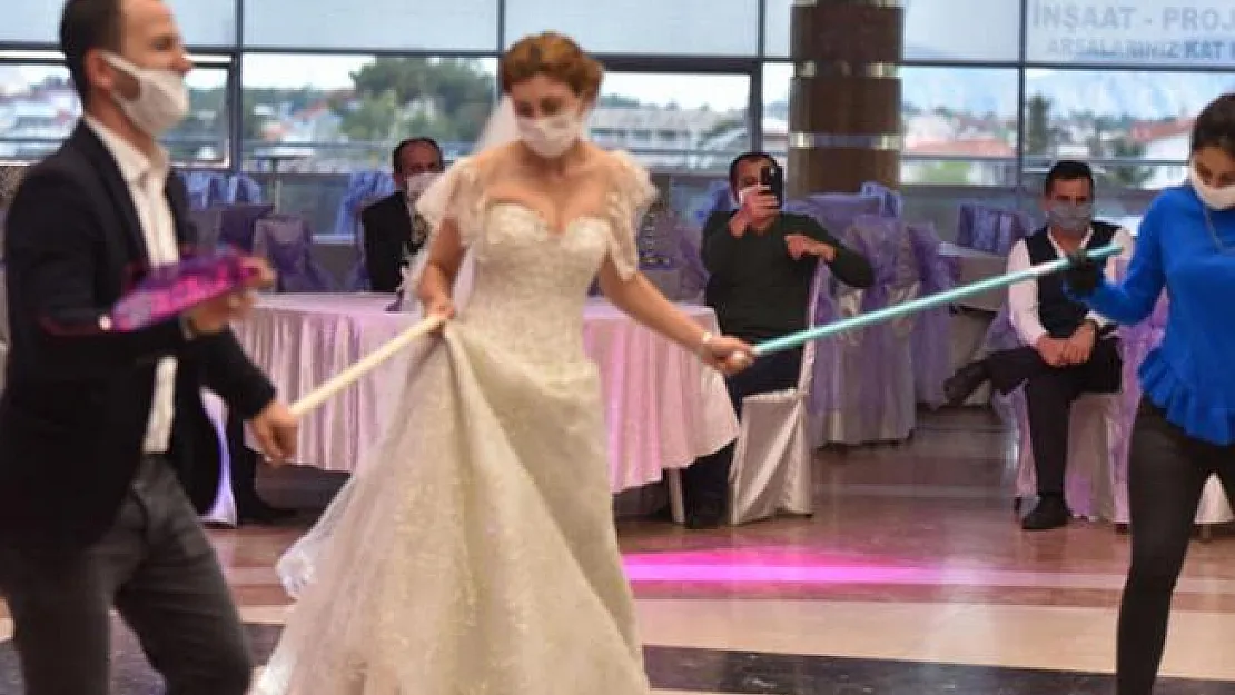 Corona Virüs Bilim Kurulu Üyesi Çelik açıkladı! Düğün yapacakları yakından ilgilendiriyor