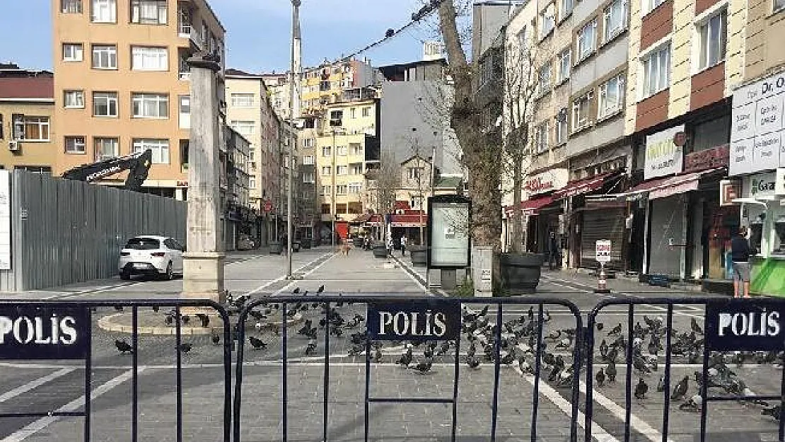 Corona Virüs Sebebiyle  İstanbul'da Caddeler Ve Bir Meydan Yaya Trafiğine Kapatıldı!