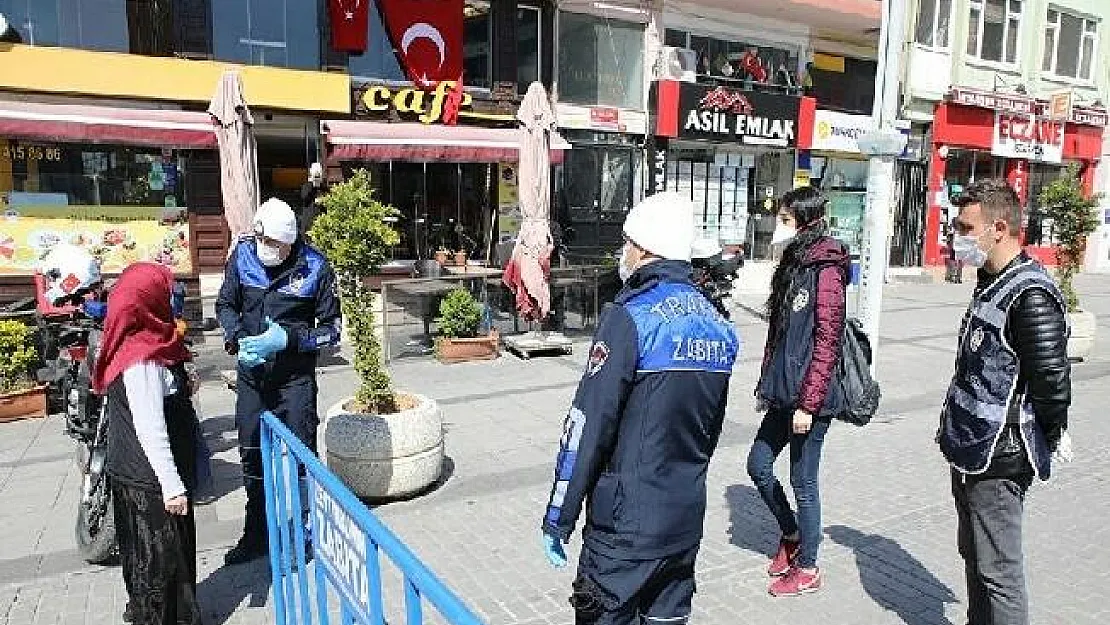 Covid-19 Nedeniyle İstanbul'daki Bir Meydan Ve Cadde Yaya Trafiğine Kapatıldı