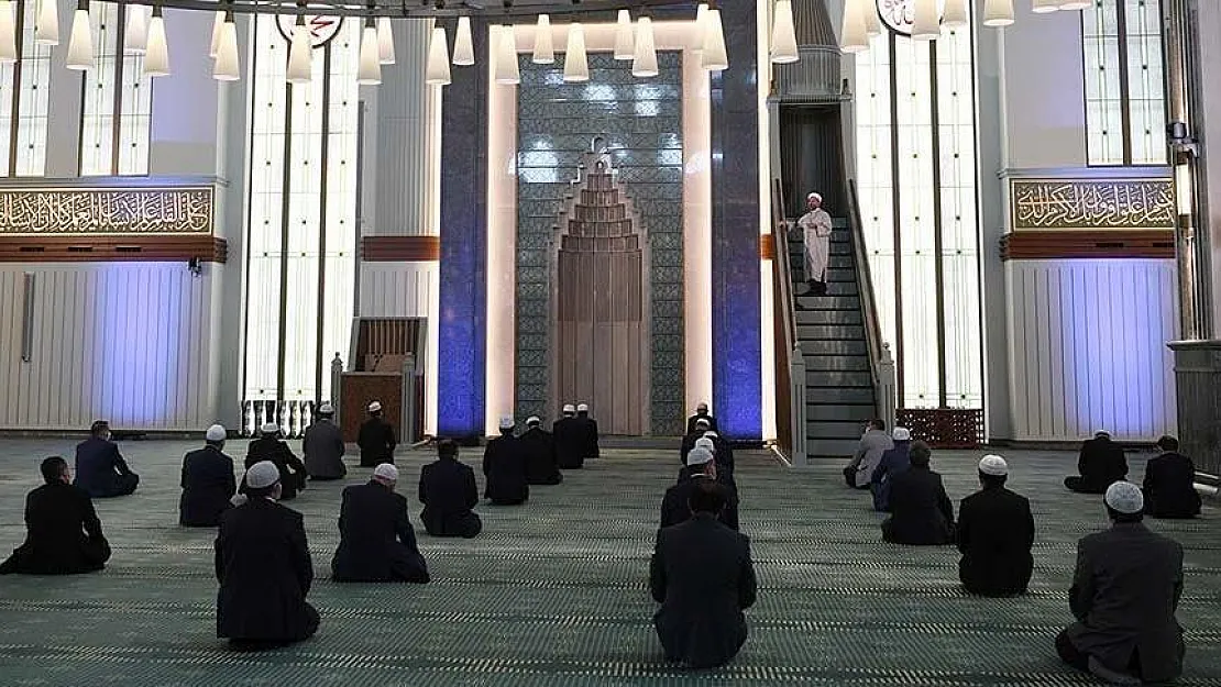 Cuma namazları ile ilgili flaş açıklama!