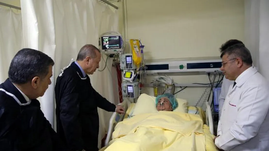 Cumhurbaşkanı Erdoğan, bina çökmesi sonucu yaralananları ziyaret etti