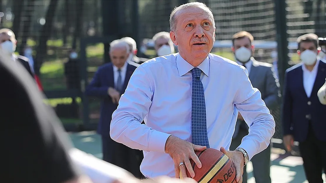 Cumhurbaşkanı Erdoğan, Gençlerle Basketbol Oynadı
