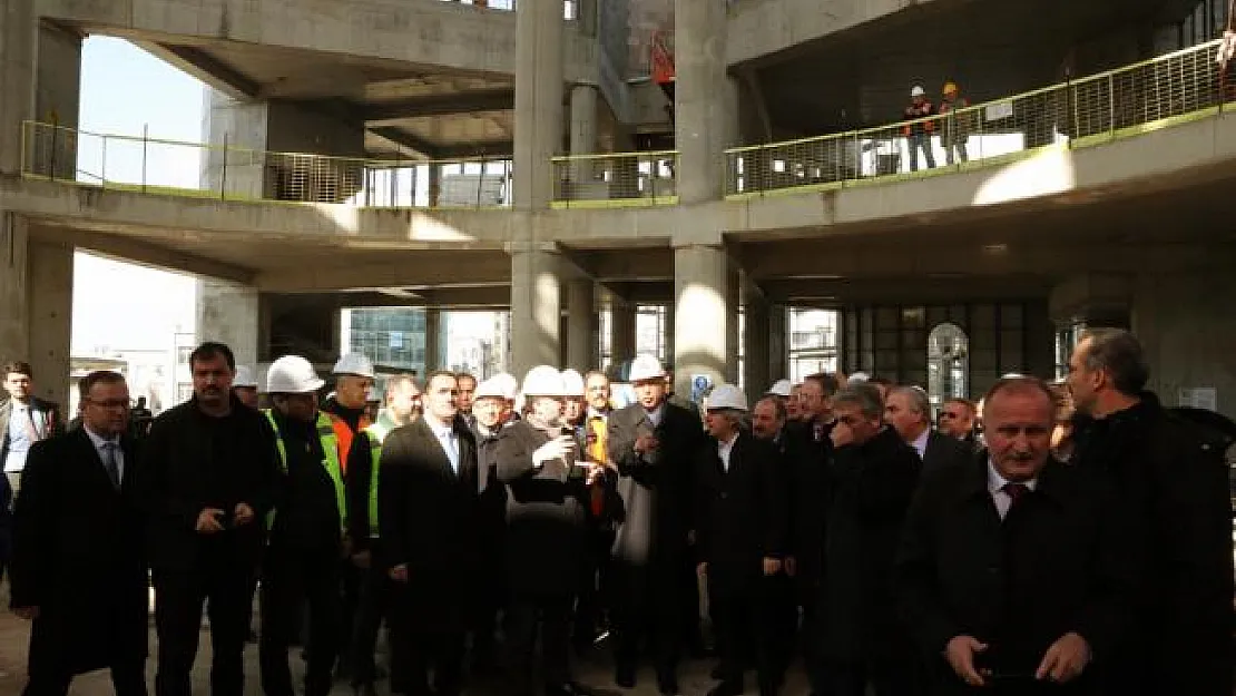 Cumhurbaşkanı Erdoğan Taksim Camisi inşaatını gezdi