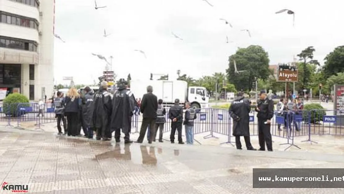 Cumhuriyet ve Demokrasi Mitingi Öncesinde Kuş Uçurtulmuyor