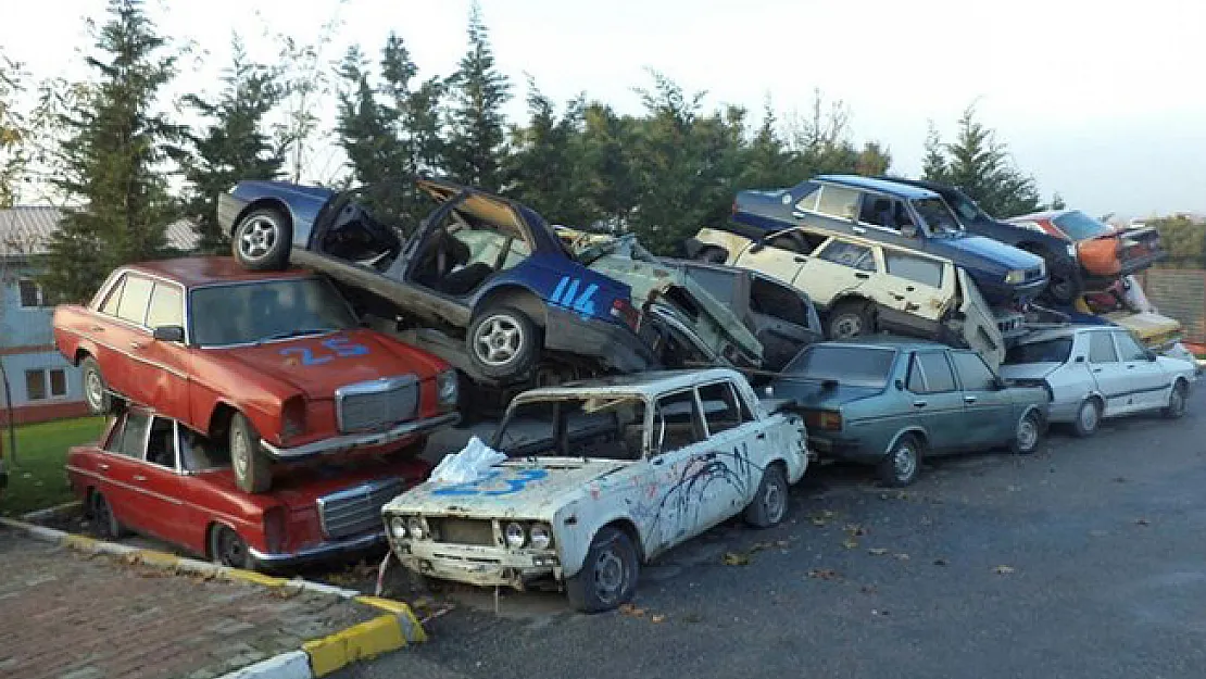Çürümeye Terk Edilen Araçlar Satılarak Sahiplerine Ödeme Yapılacak