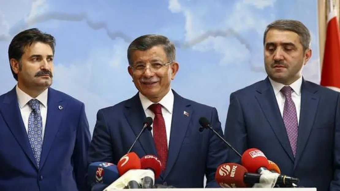 Davutoğlu'nun yeni partisi ne zaman kurulacak? Partiye kimler "şaibesiz" olma kaydıyla katılacak?