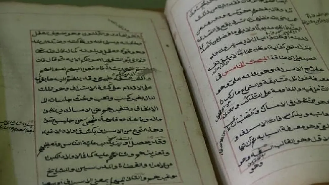 Dedelerinden kalan sandıktan 400 yıllık tarih çıktı