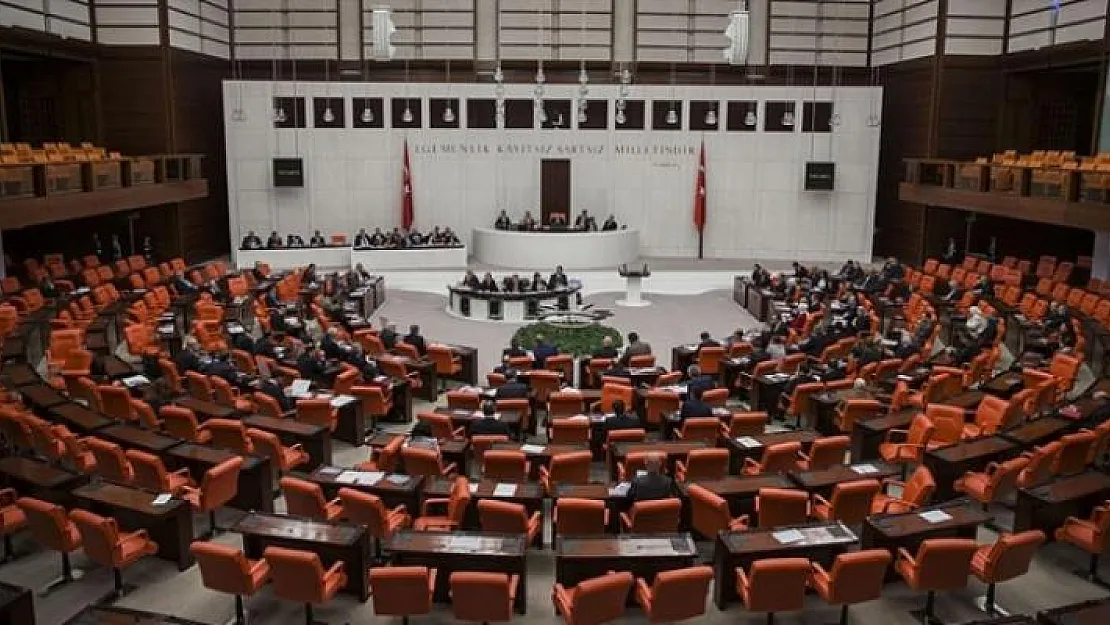 Deniz Baykal'ında aralarında bulunduğu 17 milletvekili hakkında Meclise fezleke verildi