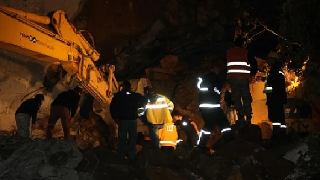 Denizli Honaz'dan Acı Haber- Tünel İnşaatı Göçtü İşçi Hayatını Kaybetti