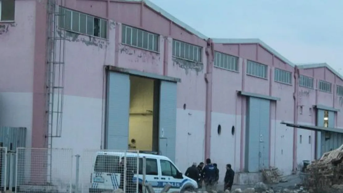 Denizli'de fabrika çatısından düşen işçi öldü