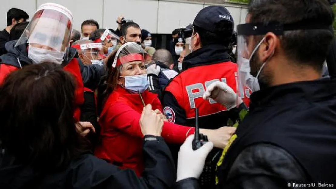 DİSK Genel Başkanı Arzu Çerkezoğlu gözaltına alındı!